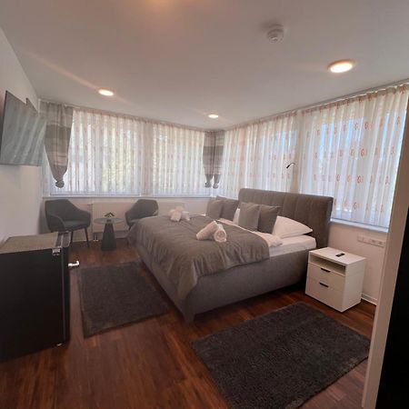 Hotel Am Schlossplatz Хехинген Екстериор снимка